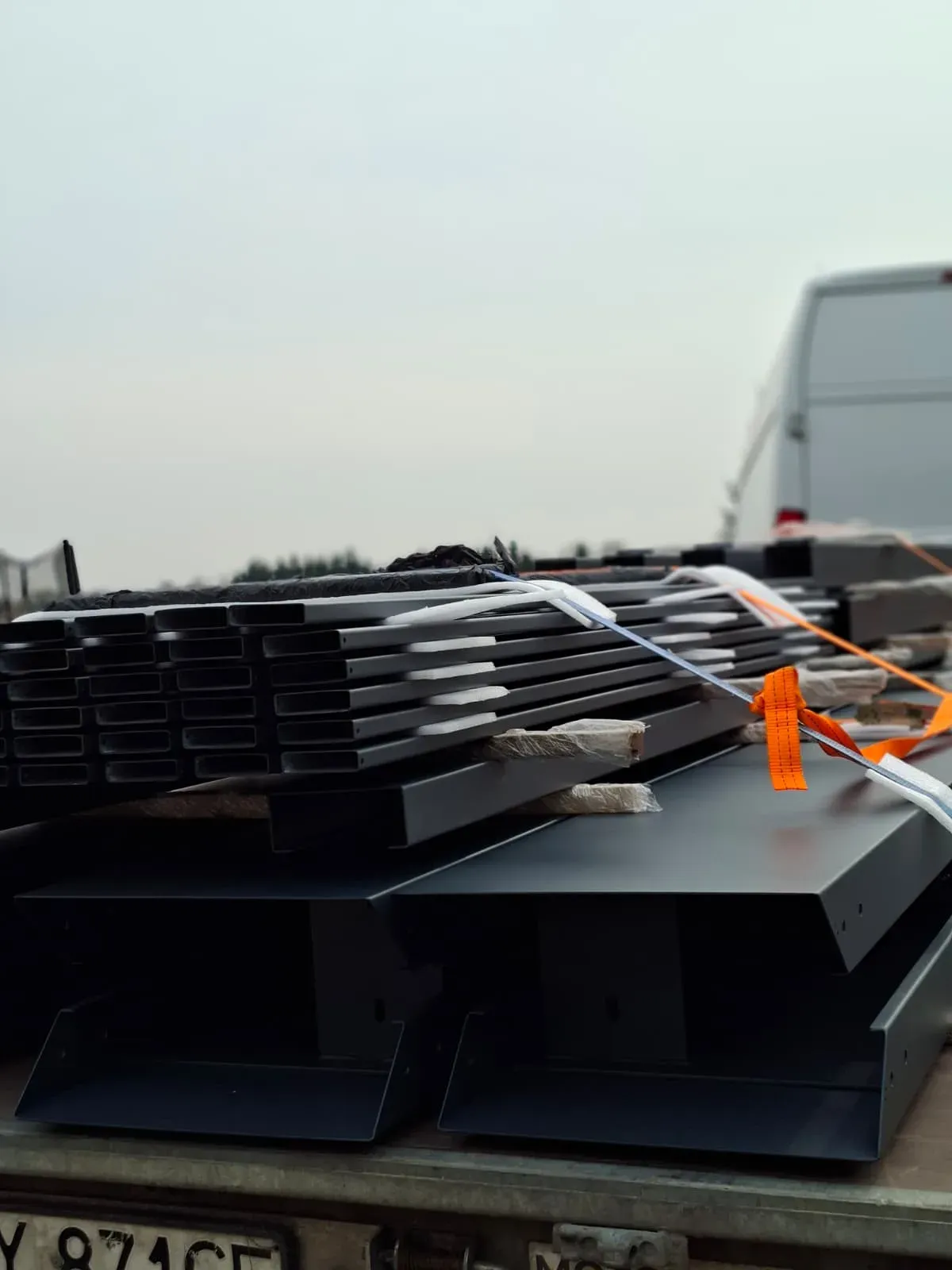 Fertigung und Vorbereitung von Metallelementen bei MB Metallzäune